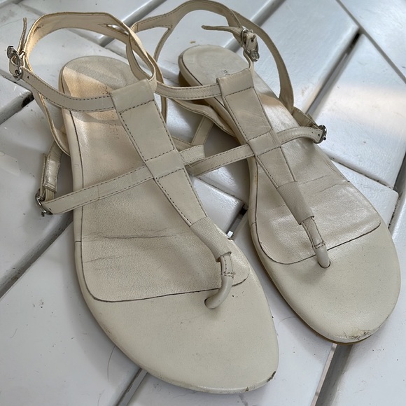 BCBGMAXAZRIA cream gladiator flat leather sandal - Picture 2 of 6